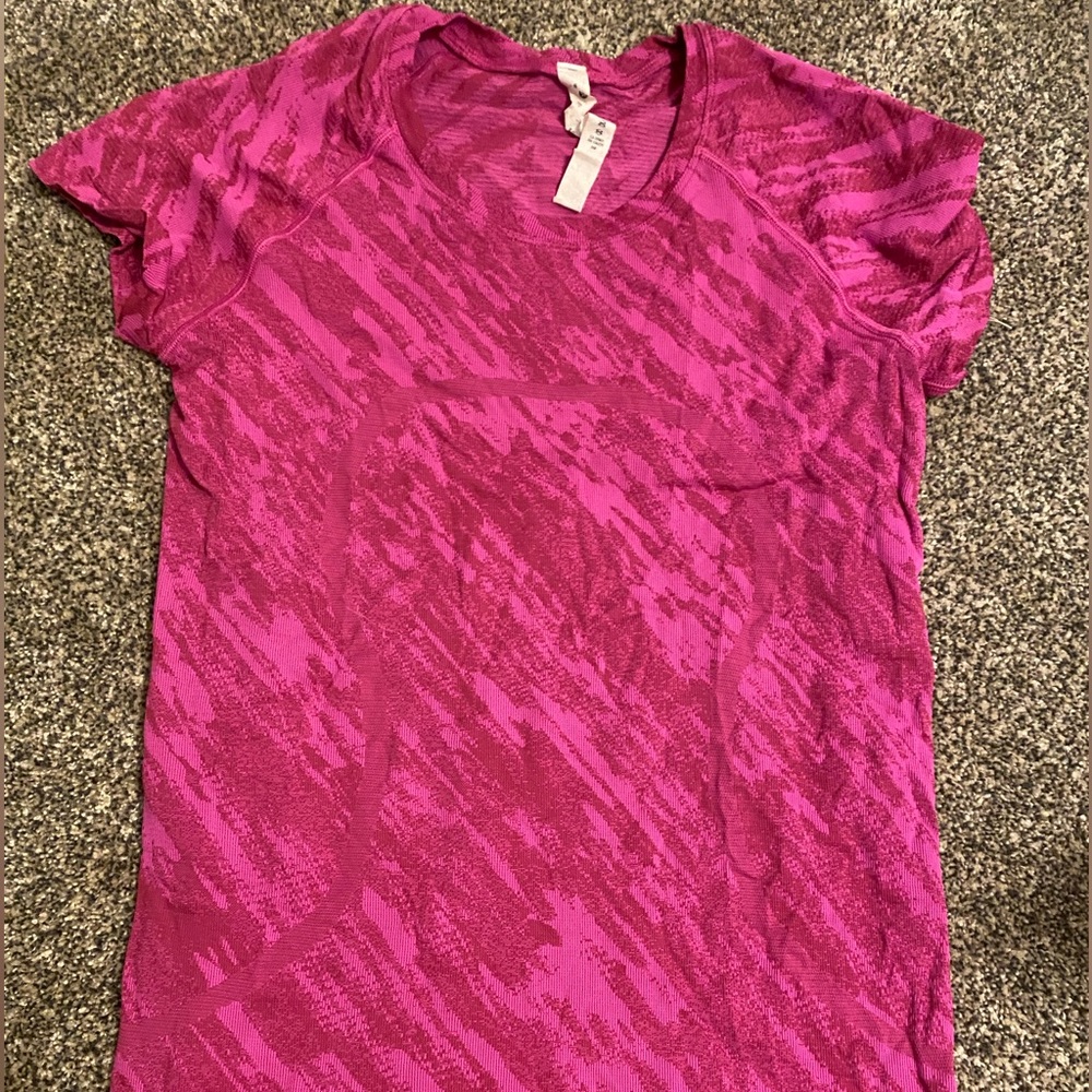 LULULEMON PINK SWIFTLY